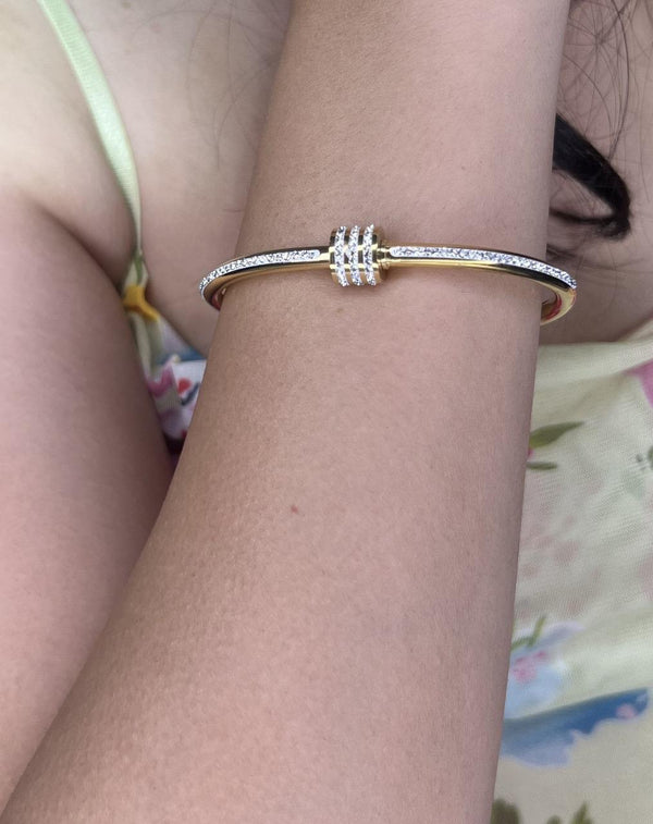Dazzle Orbit Gold Bangle