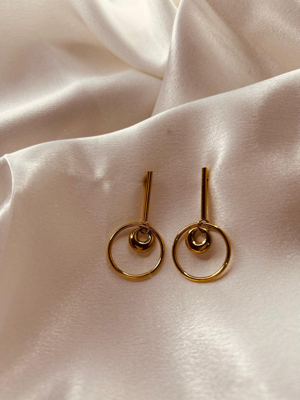 Minimal Luxe Gold Hoop Earrings