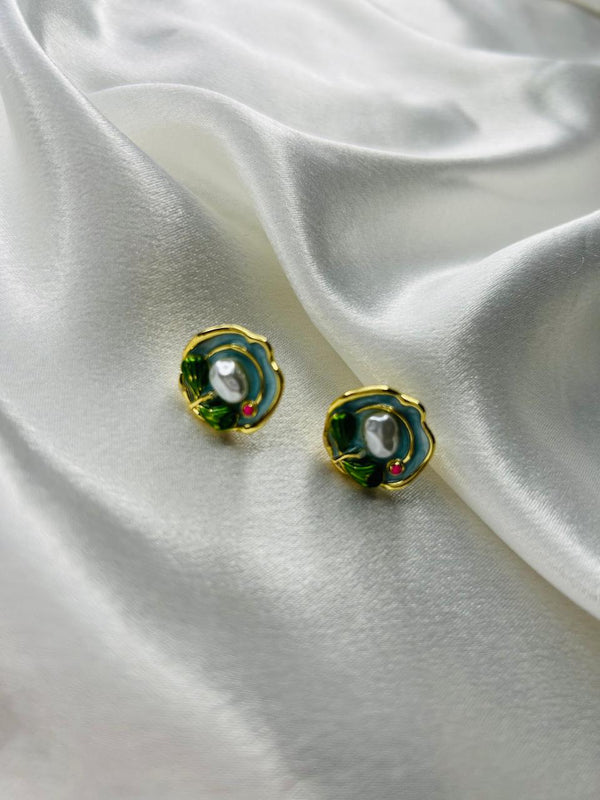 unfloria Daisy Motif Vintage Art Earrings