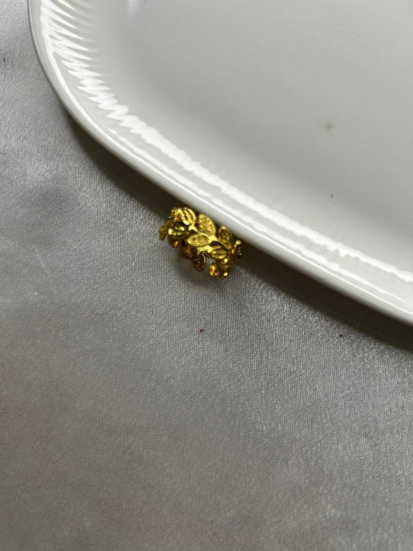 Golden Leaf Harmony Ring