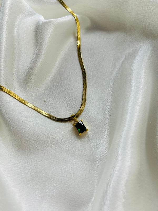 Emerald Glow Pendant Necklace