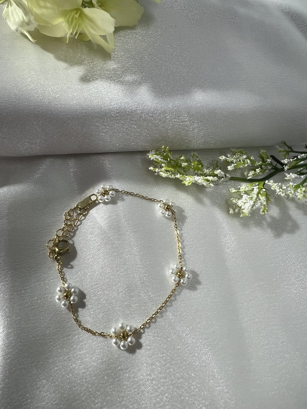 Delicate Pearl Blossom Chain Bracelet