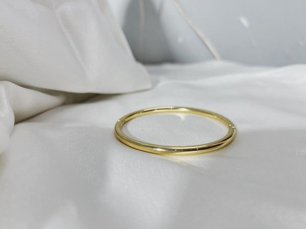Sleek Minimalist Gold Bangle