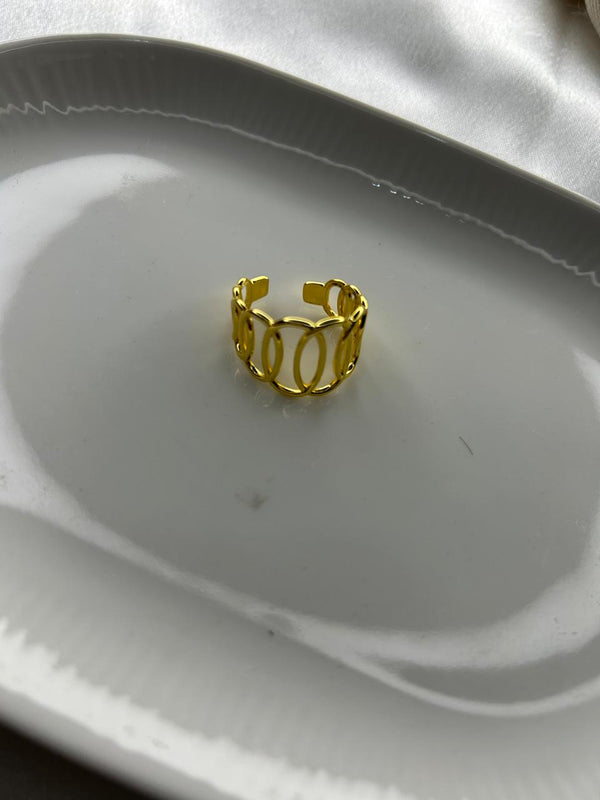 Elegant Open Oval Link Ring