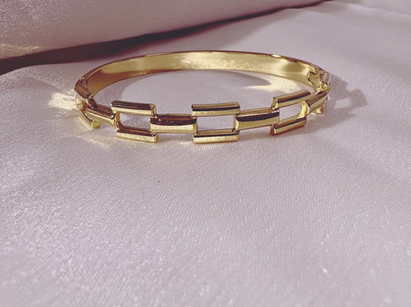 Modern Linked Gold Bangle